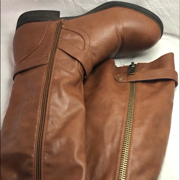 Brown boots - Picture 5 of 9